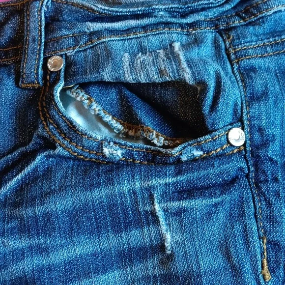 Capris - Picture 4 of 7